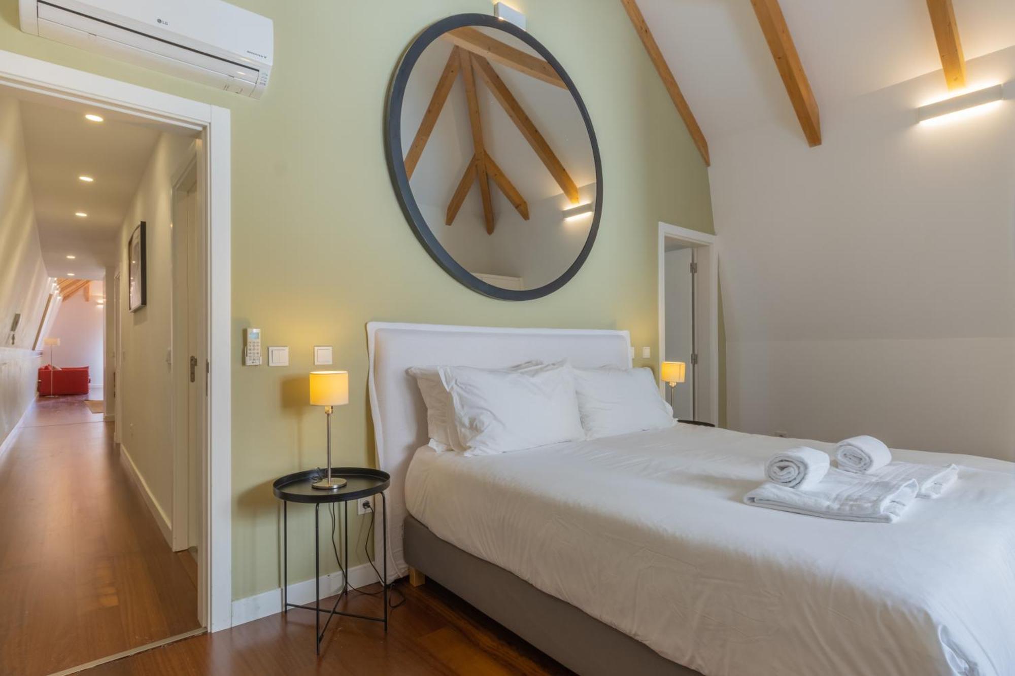 Apartment King Bed Suite, Loft With 3wc, Ac & Self-check-in. *