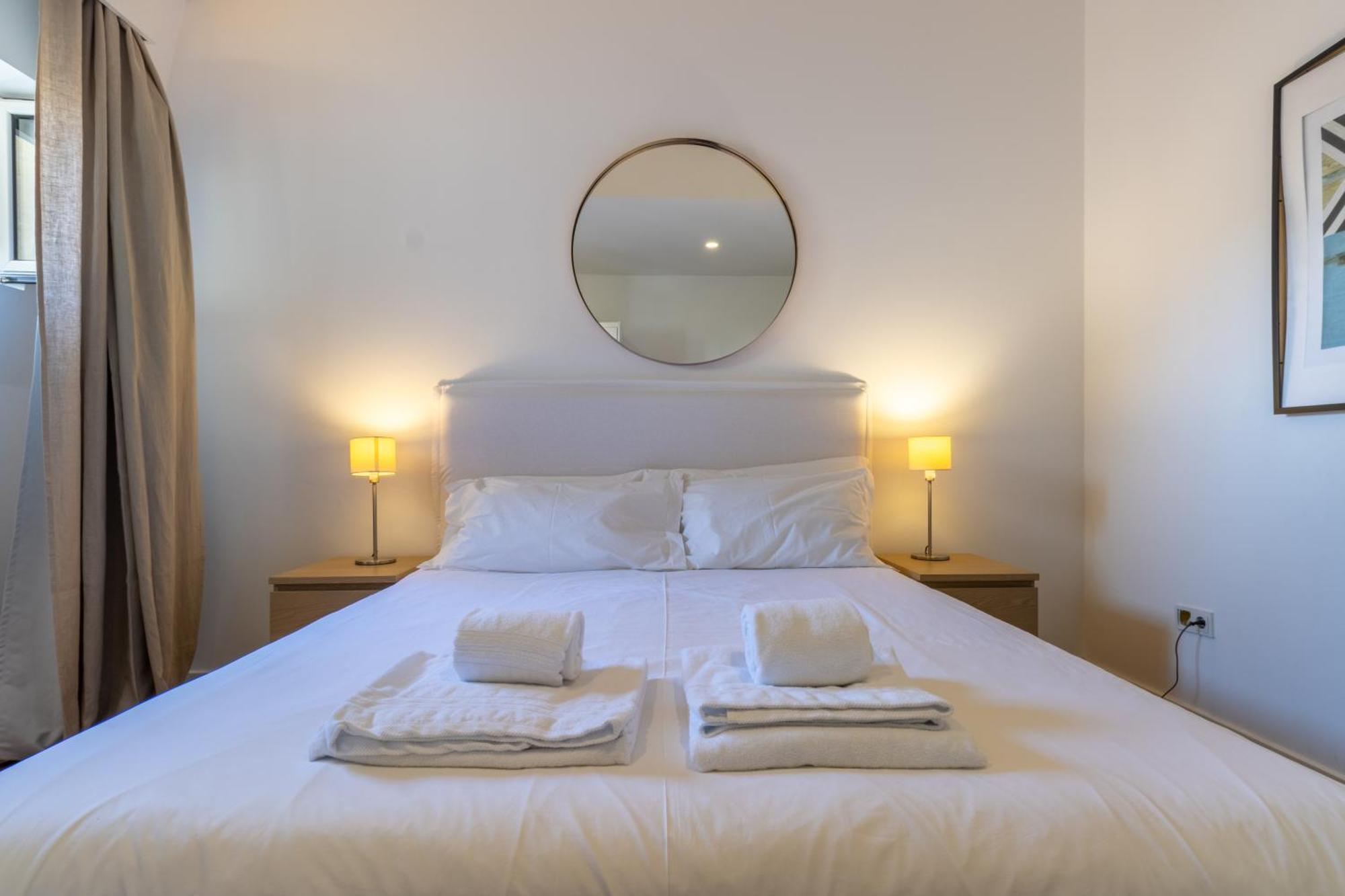 King Bed Suite, Loft With 3wc, Ac & Self-check-in. Lissabon