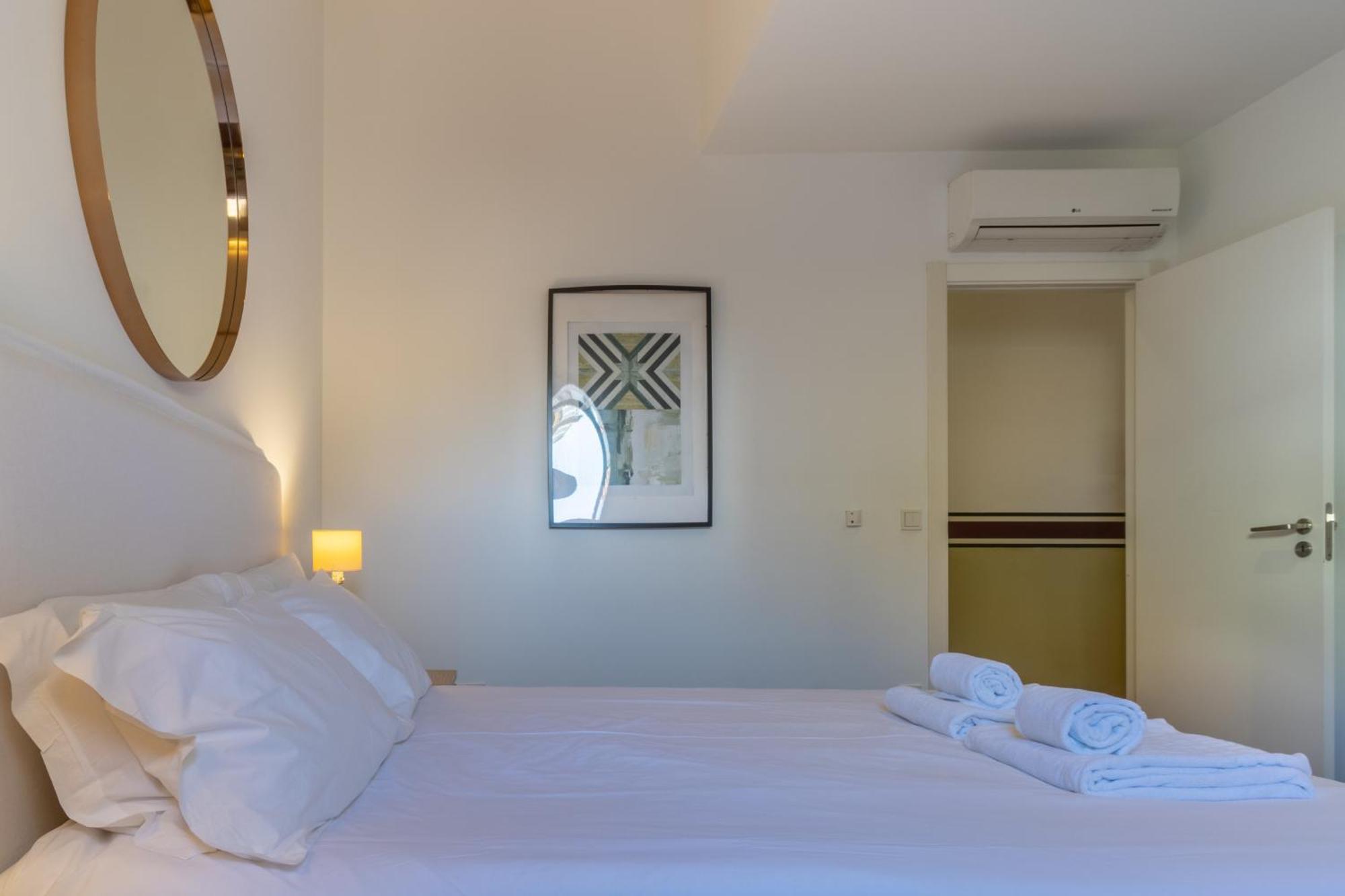 Apartment King Bed Suite, Loft With 3wc, Ac & Self-check-in. Lissabon