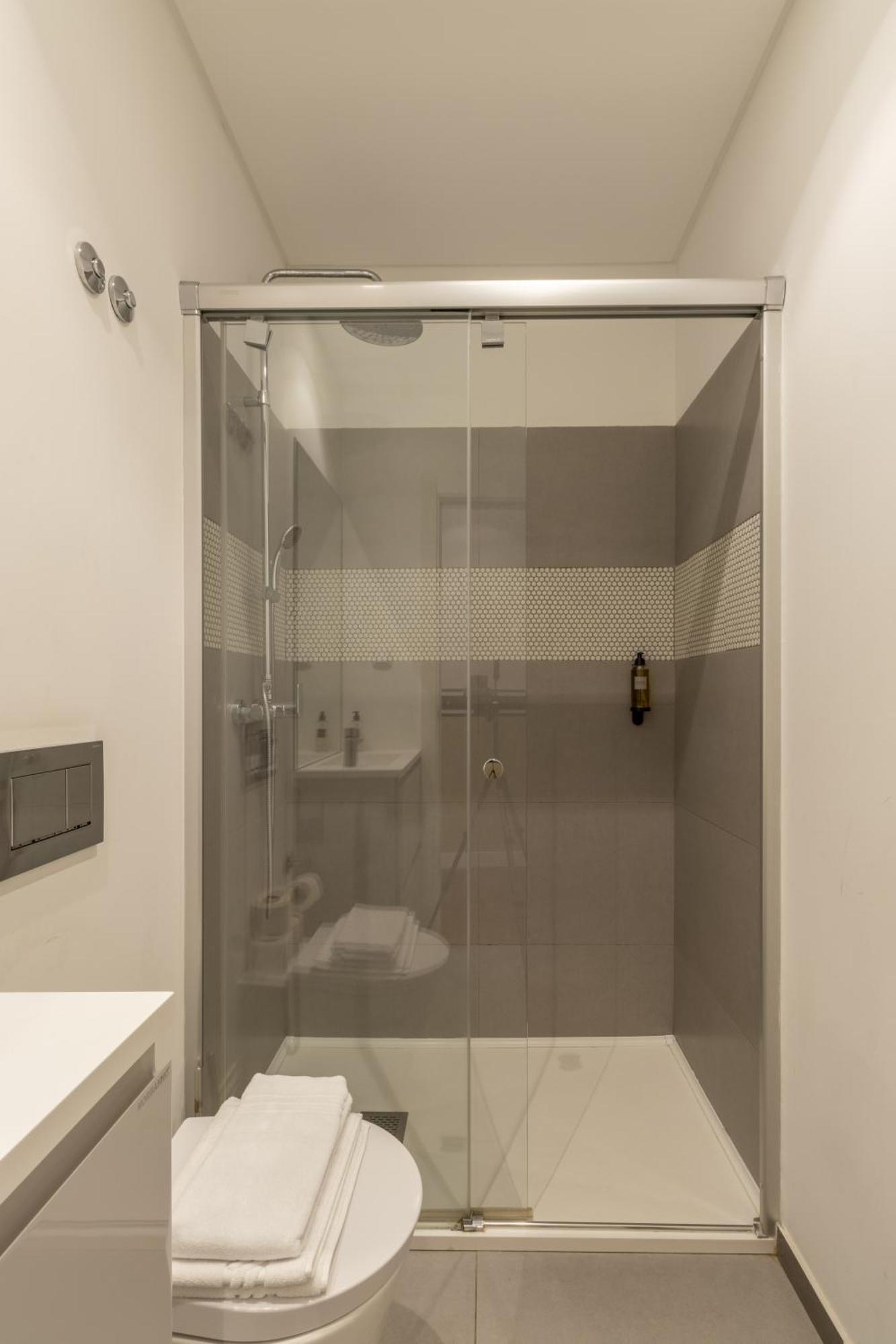 King Bed Suite, Loft With 3wc, Ac & Self-check-in. Lissabon