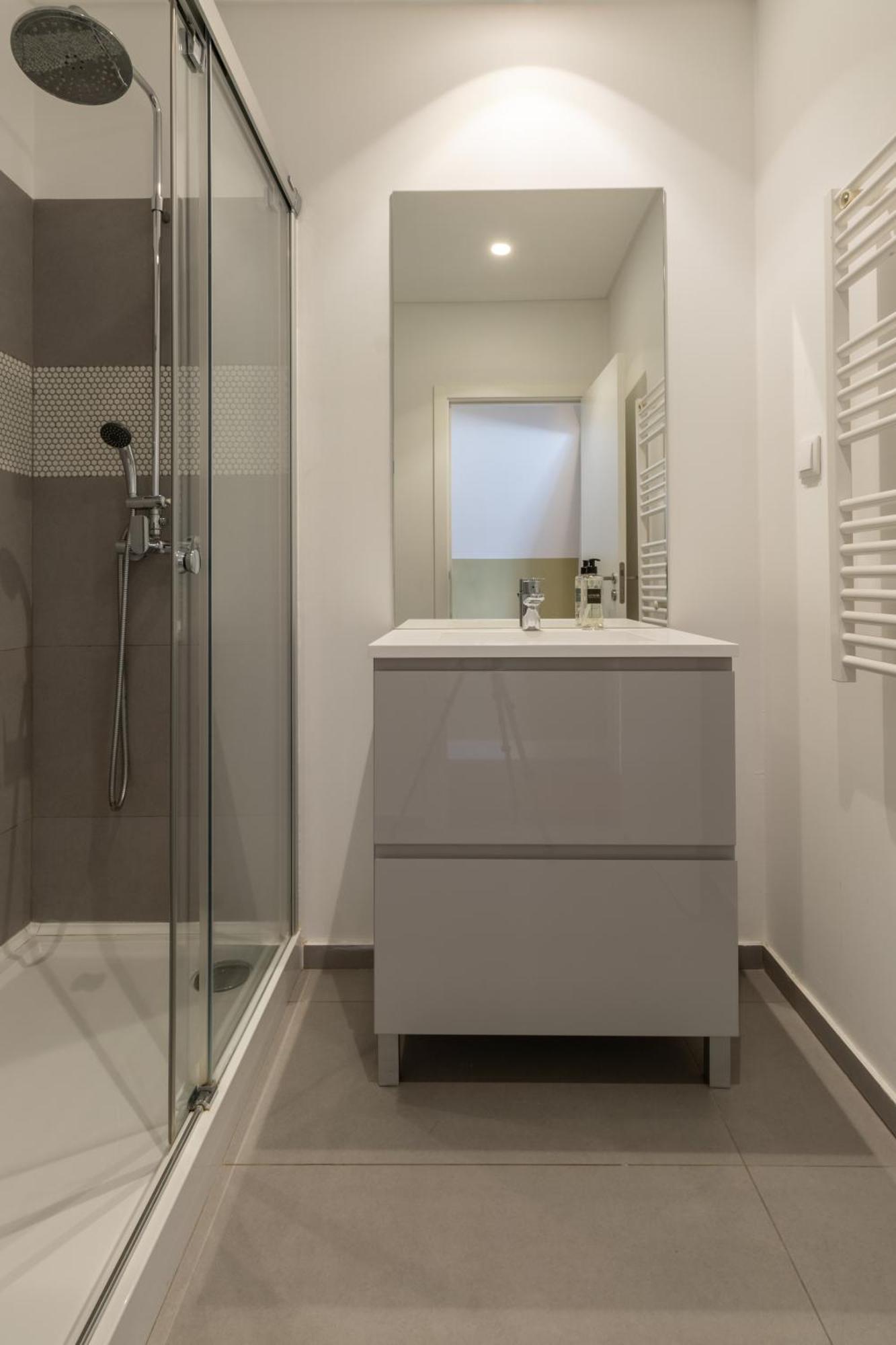 Apartment King Bed Suite, Loft With 3wc, Ac & Self-check-in.