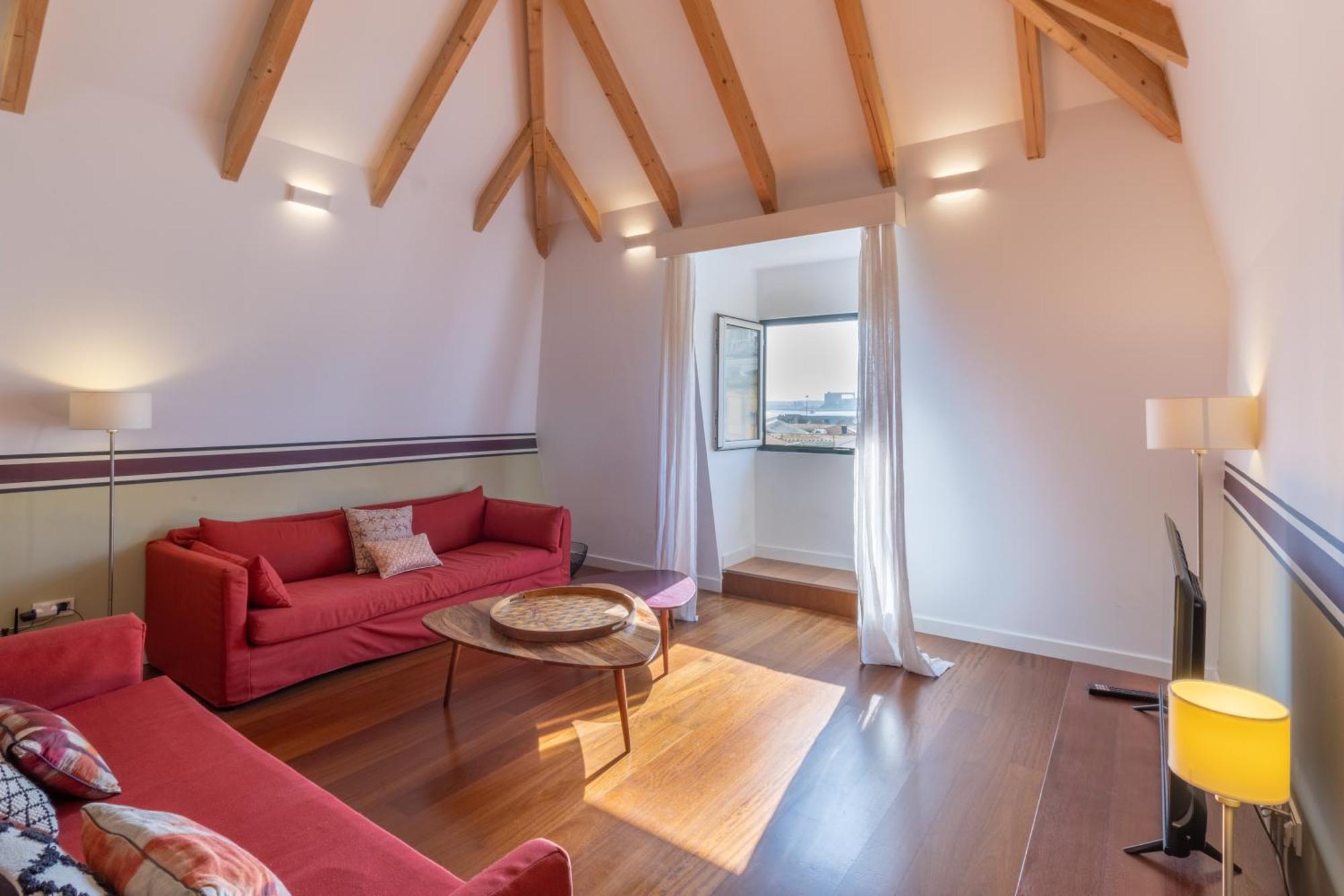 Apartment King Bed Suite, Loft With 3wc, Ac & Self-check-in. Lissabon