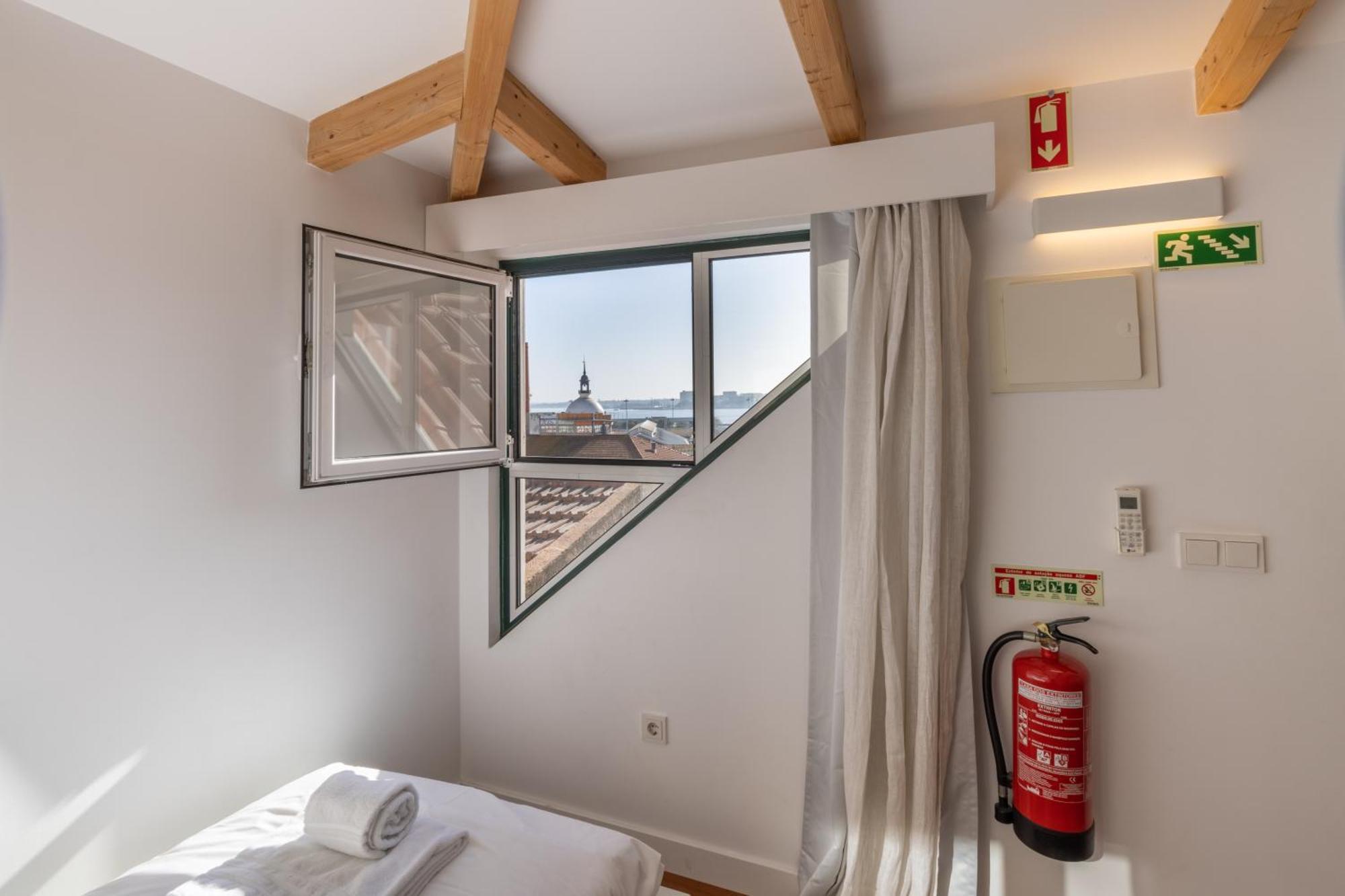 King Bed Suite, Loft With 3wc, Ac & Self-check-in. Lissabon