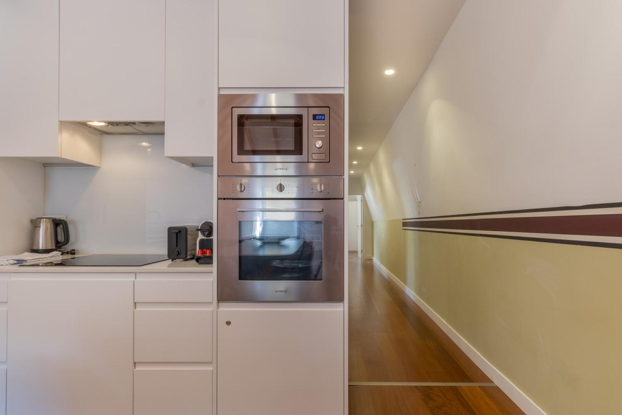 Apartment King Bed Suite, Loft With 3wc, Ac & Self-check-in. Lissabon