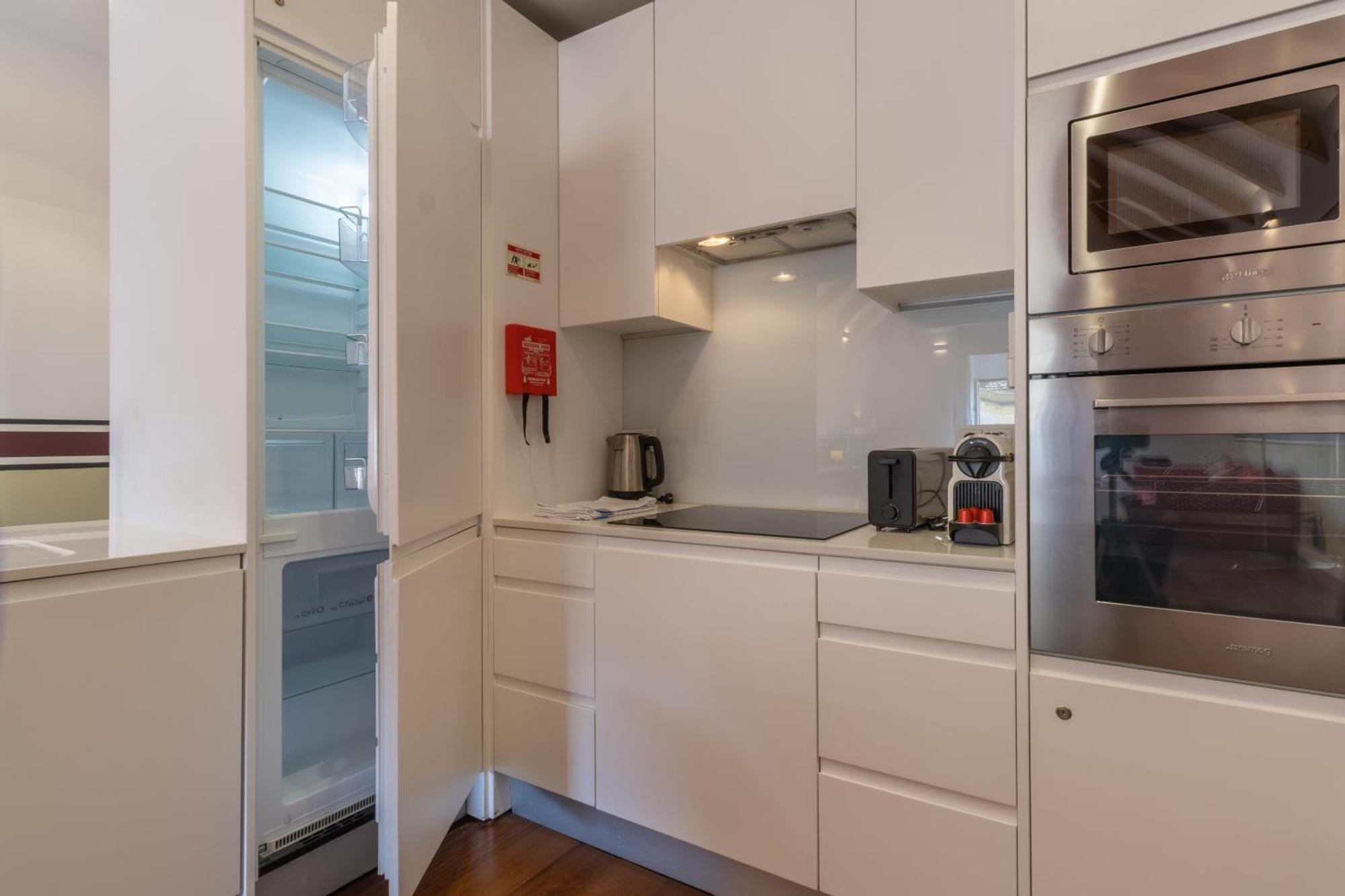 King Bed Suite, Loft With 3wc, Ac & Self-check-in. Apartment *