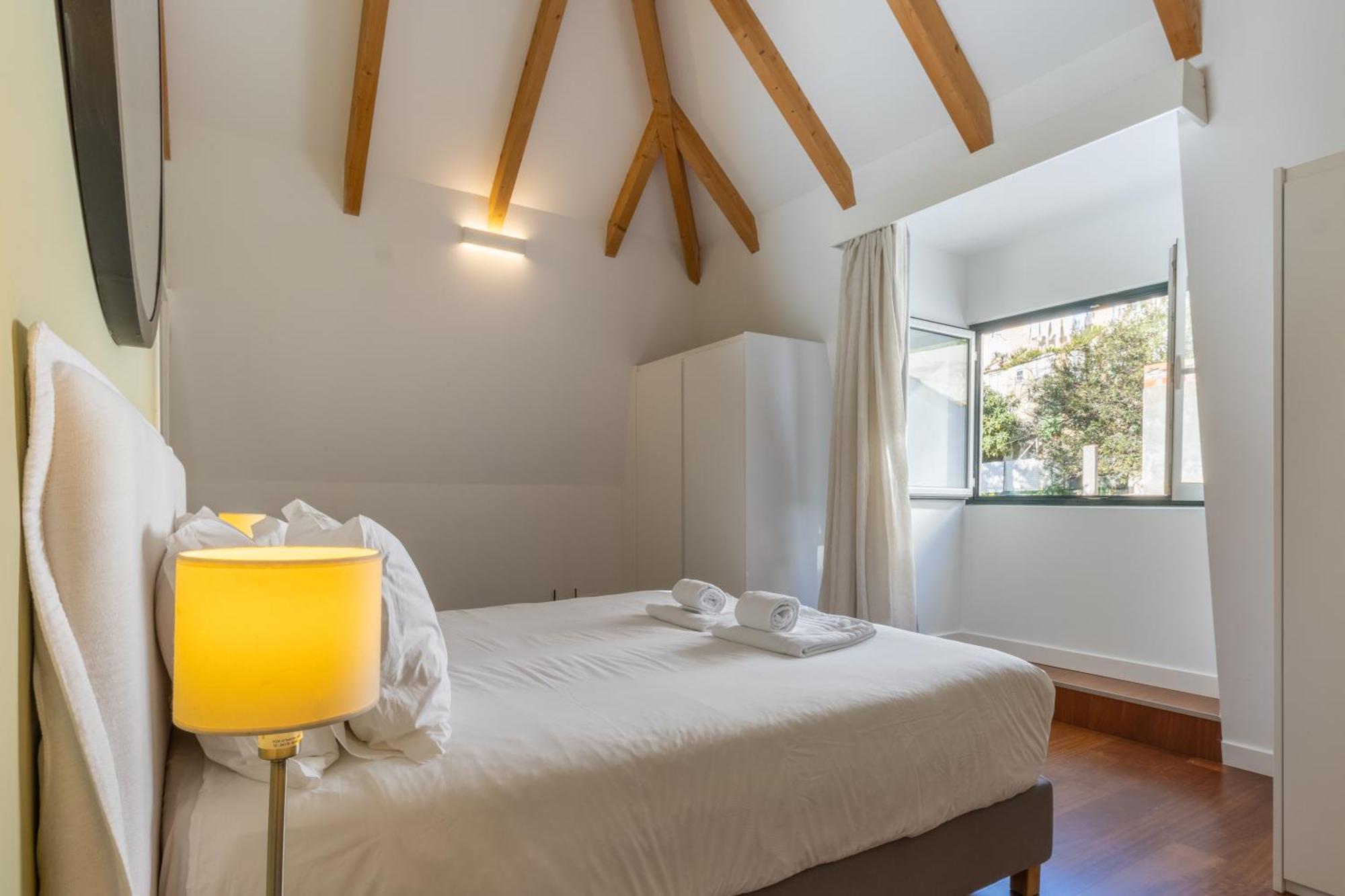 King Bed Suite, Loft With 3wc, Ac & Self-check-in. Lissabon