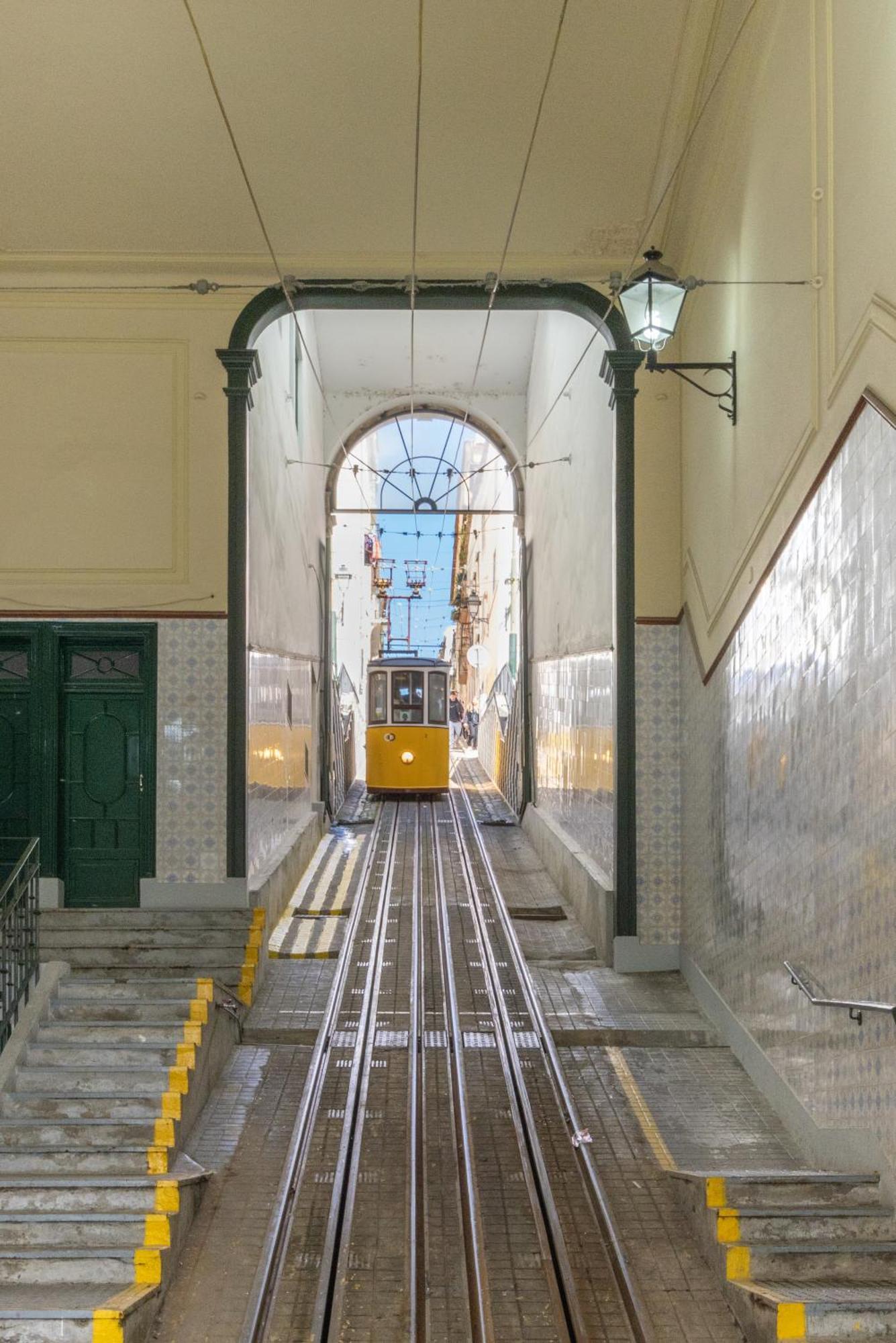 King Bed Suite, Loft With 3wc, Ac & Self-check-in. Apartment Lissabon