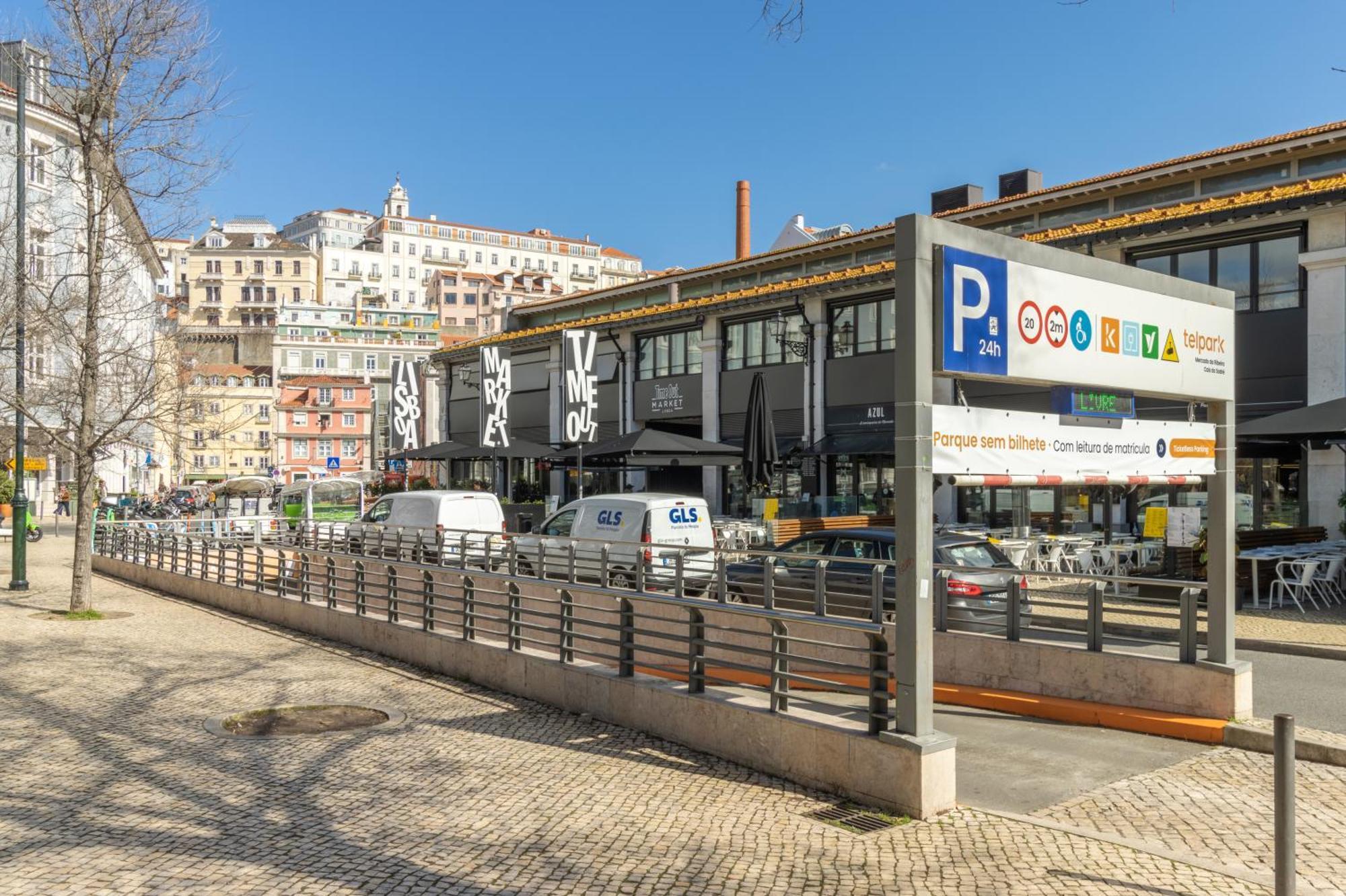 King Bed Suite, Loft With 3wc, Ac & Self-check-in. Lissabon
